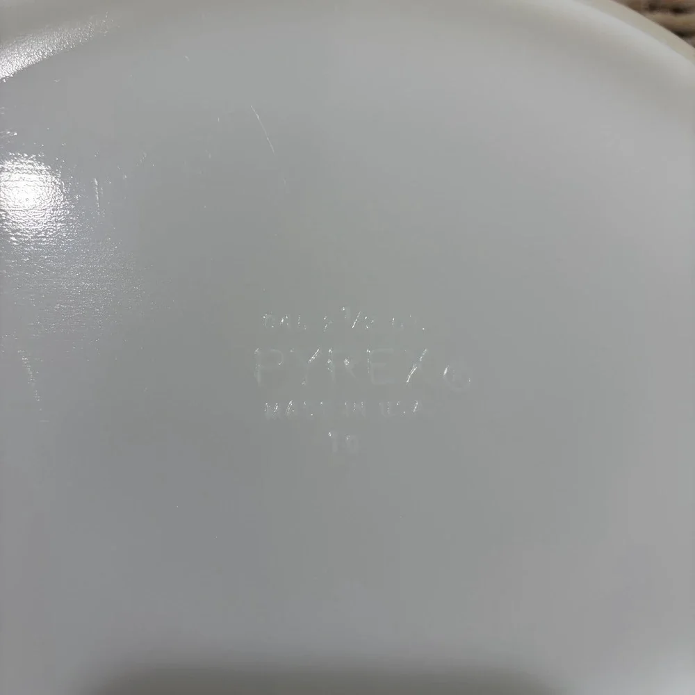 Vintage Pyrex Empire Scroll 